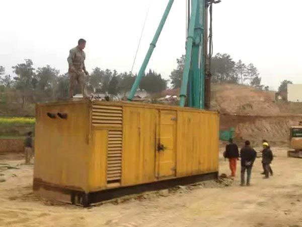 竹山如何判断水冷式机油散热器密封件是否需要更换？